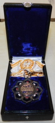 Mie Prefecture Merit Badges三重県民功労章.jpg