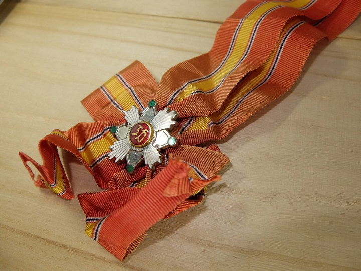 Mie Prefecture Retired Civil Service Federation  Meritorious Service Badge.jpg