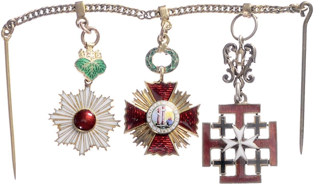 Miniature group  with Japanese Rising Sun order and Ölberg - Kreuz.jpg