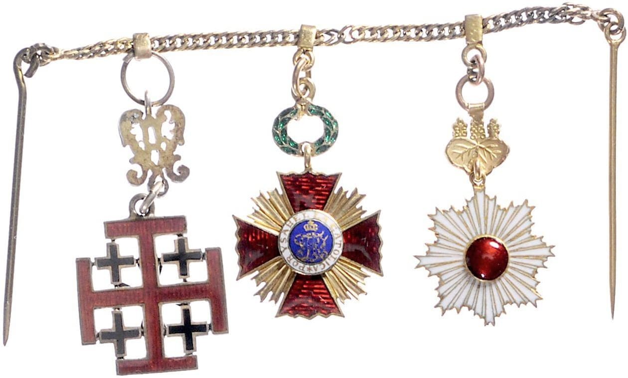 Miniature group with Japanese Rising Sun order and Ölberg - Kreuz.jpg