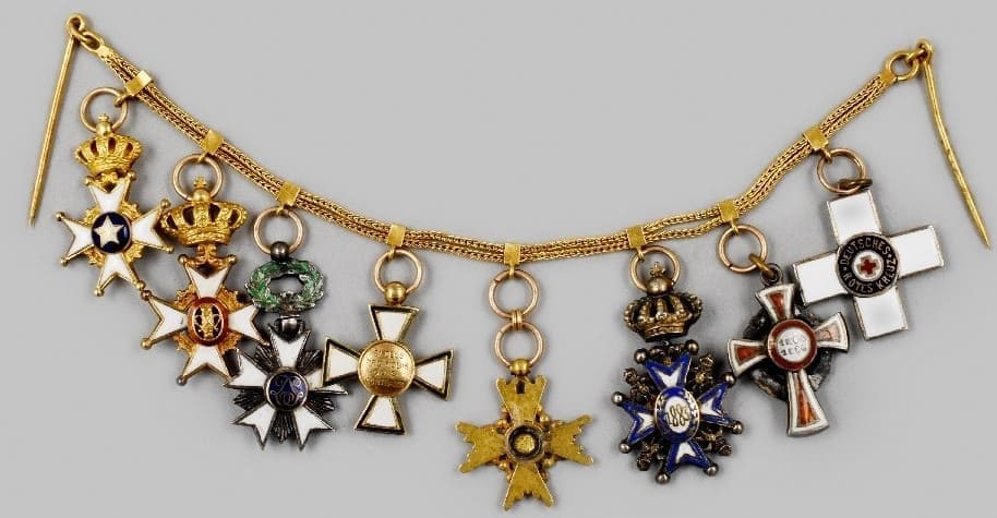 miniature group  with Sacred Treasure order.jpg