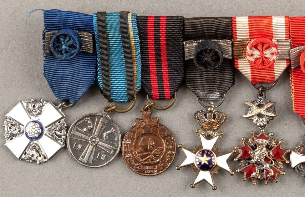 Miniature Medal Bar with 4th class Sacred Treasure order of Finnish Diplomat Armas  Yöntilä.jpg