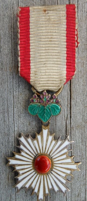 Miniature of Japanese Order of Rising Sun.jpg