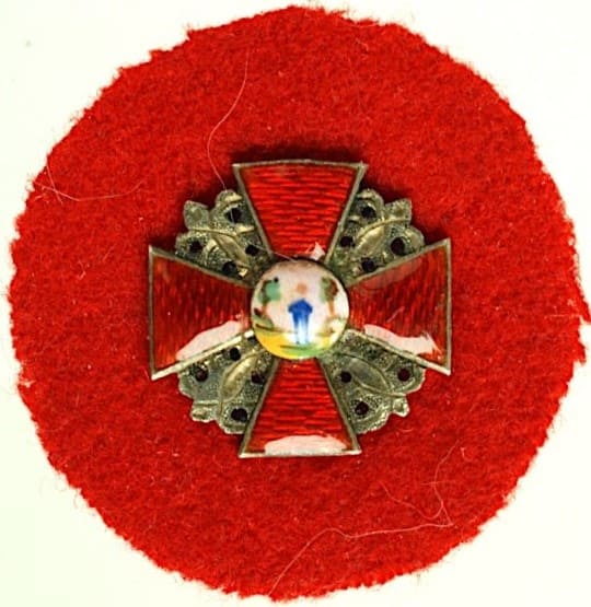 Miniature of Saint Anna order made by Alexander Brylov workshop.jpg