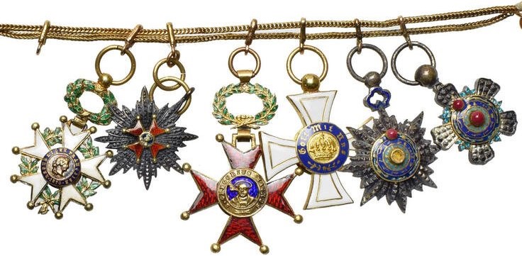 Miniatures of the Order of Double Dragon.jpg