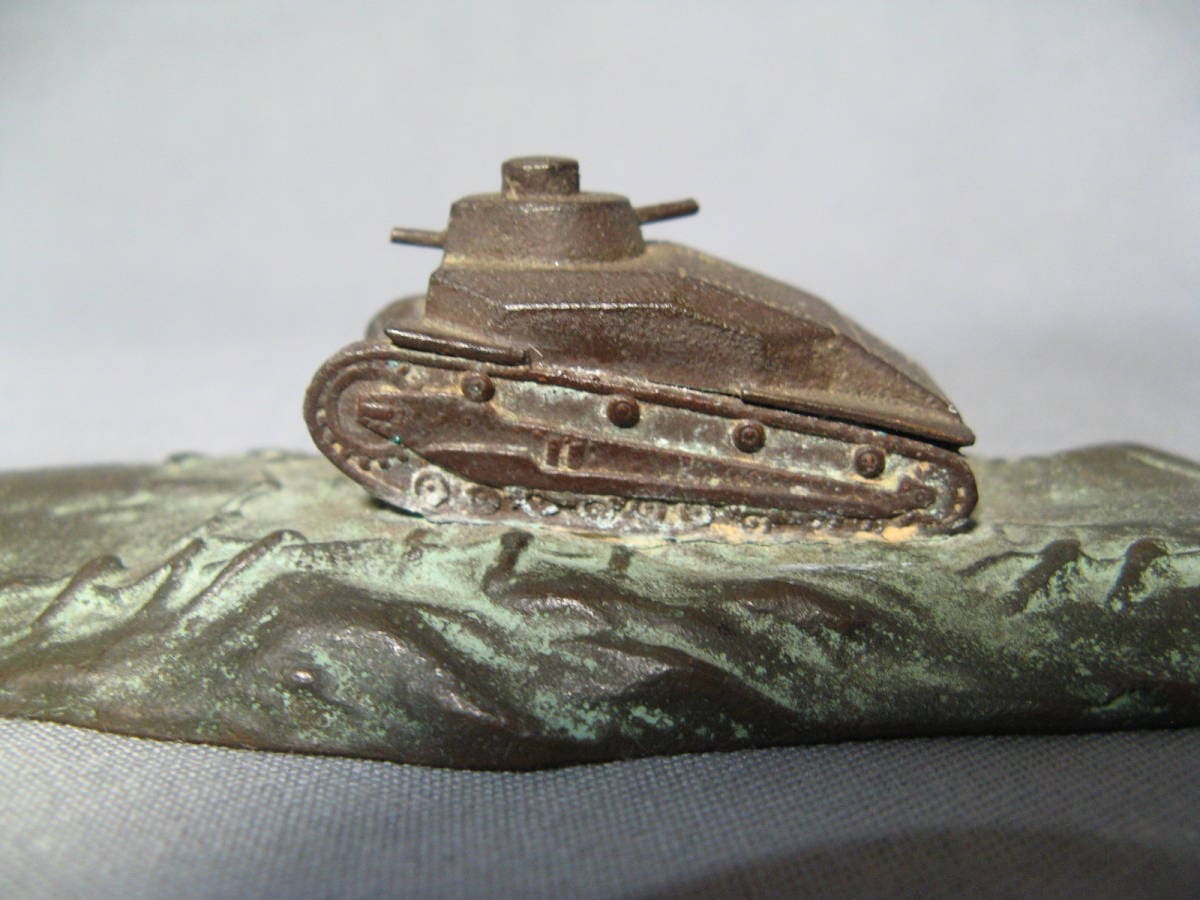 Mitsubishi Heavy Industries Tokyo Tank Factory  Commemorative  Paperweight.jpg