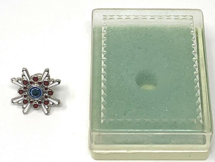 Modern Lapel Miniatures of Japanese Order--.jpg