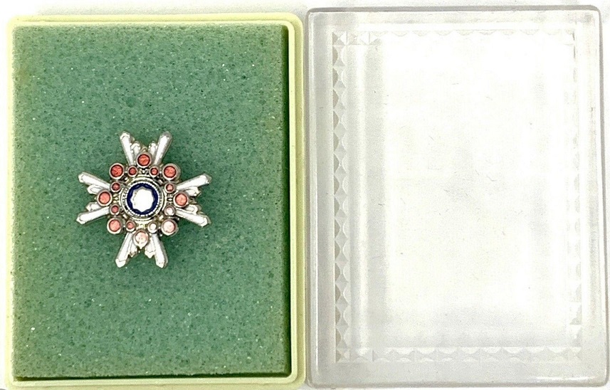 Modern Lapel Miniatures of Japanese Order-.jpg