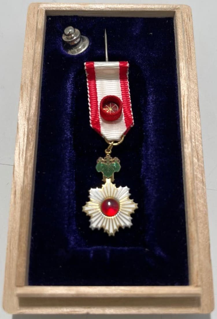Modern Miniature of Japanese order of Rising Sun 5th  class.jpg