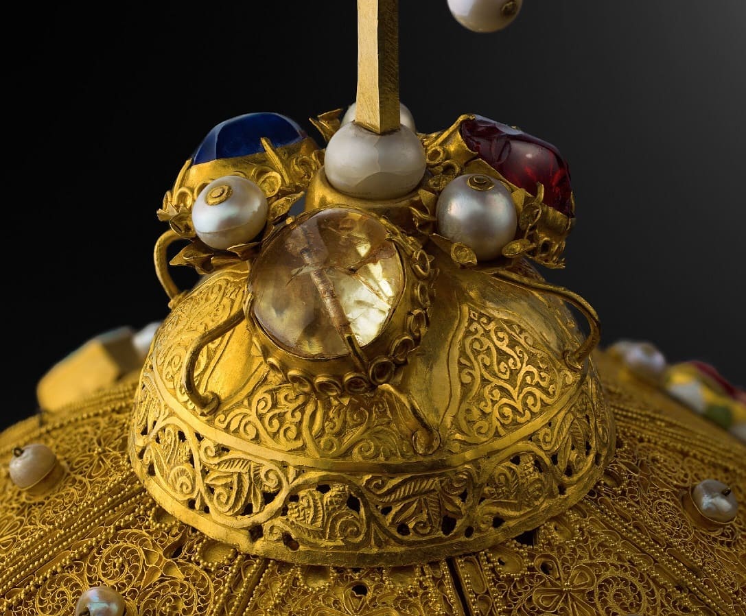 Monomakh's Cap from  the collection of Moscow Kremlin Museums.jpg