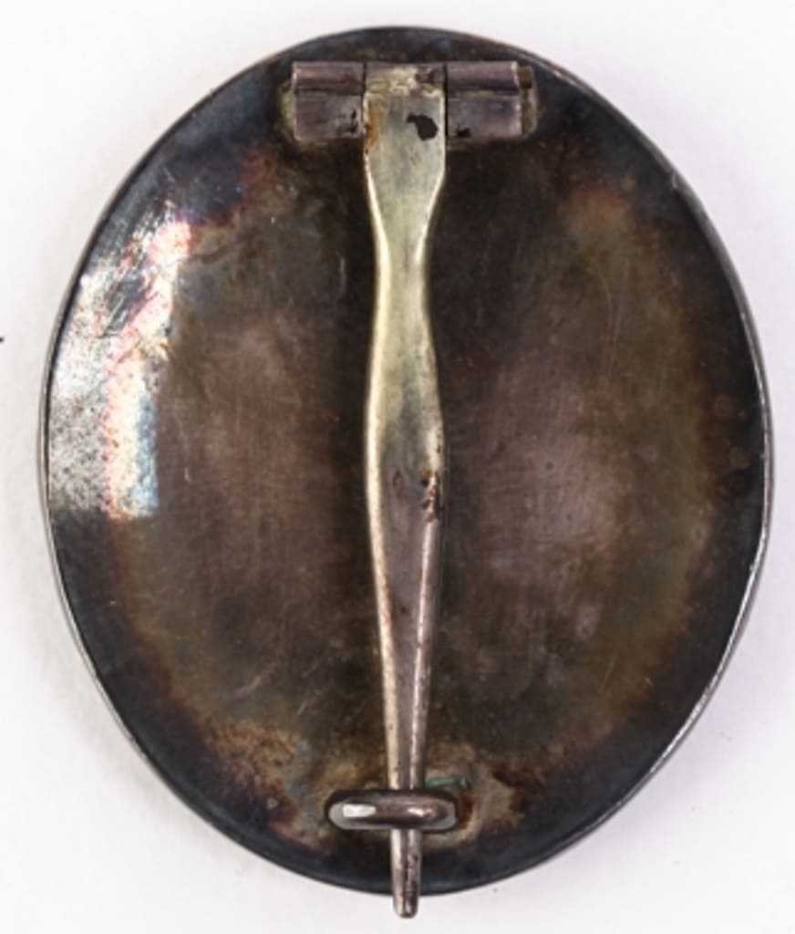 Naval Academy Graduation Badge made by Miyamoto  Shoko workshop.jpg