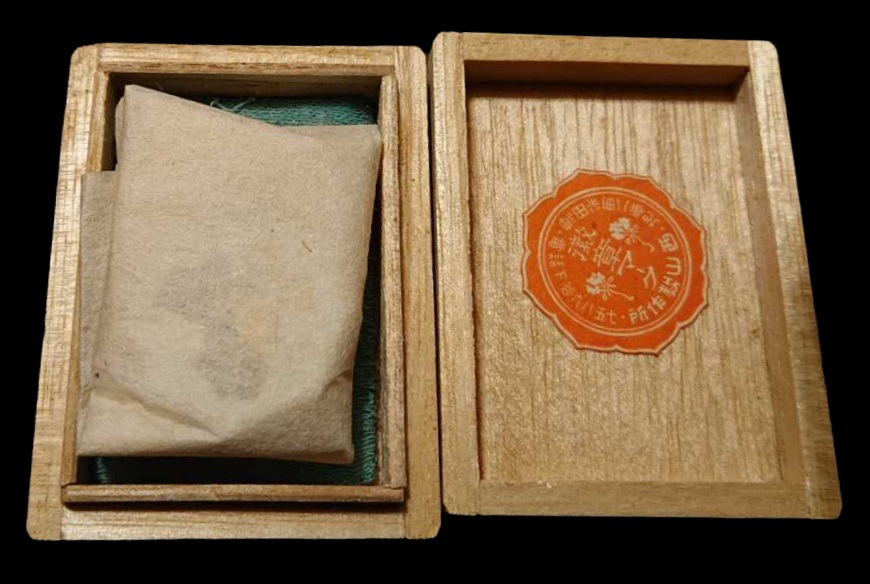 Nogi Shrine Association  Membership Badge 四国乃木会会員章.jpg