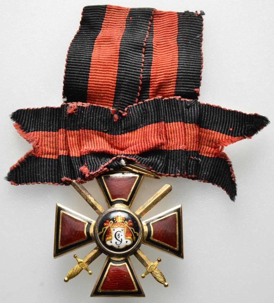 Орден Святого Владимира 4-й степени с мечами клеймо АР.jpg