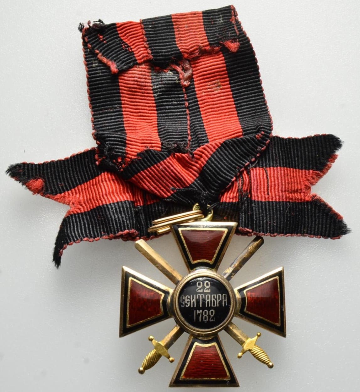 Орден  Святого Владимира 4-й степени с мечами клеймо АР.jpg