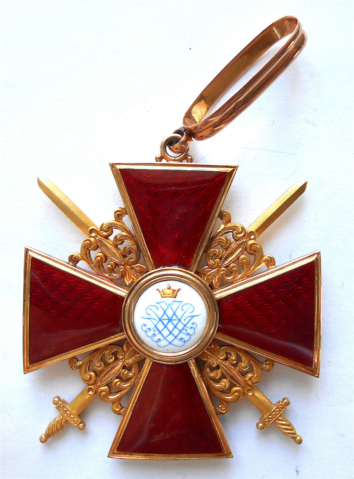 Орден Святой Анны 1-й   степени с мечами.jpg
