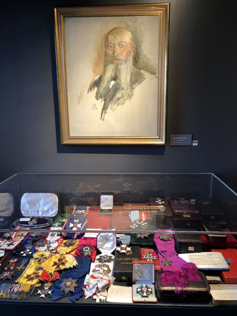 Order of Double Dragon (and other awards) of Admiral Alfred von Tirpitz.jpg