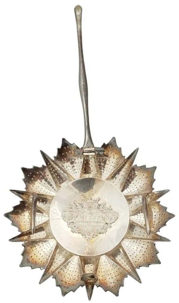 Order of Nishan-Iftikar breast star made by Halley.jpg
