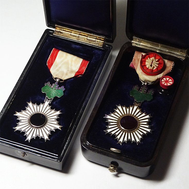 Order of Rising Sun in Early  Rounded Lacquer Case.jpg