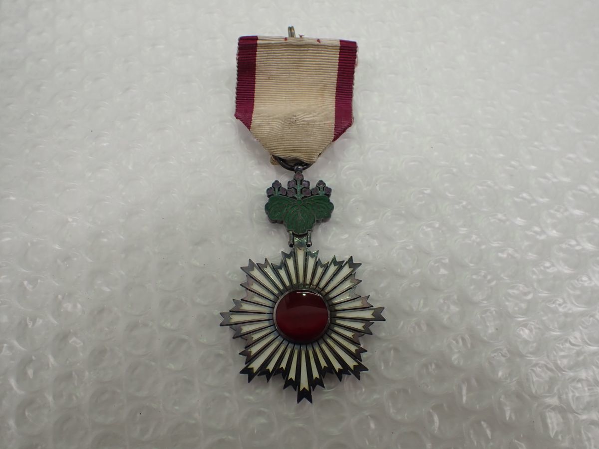 Order of  Rising  Sun in Early  Square Lacquer Case Hirata workshop.jpg