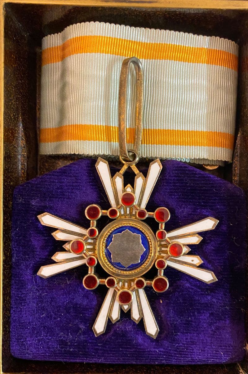 Order of Sacred Treasure with mark ナ.jpg