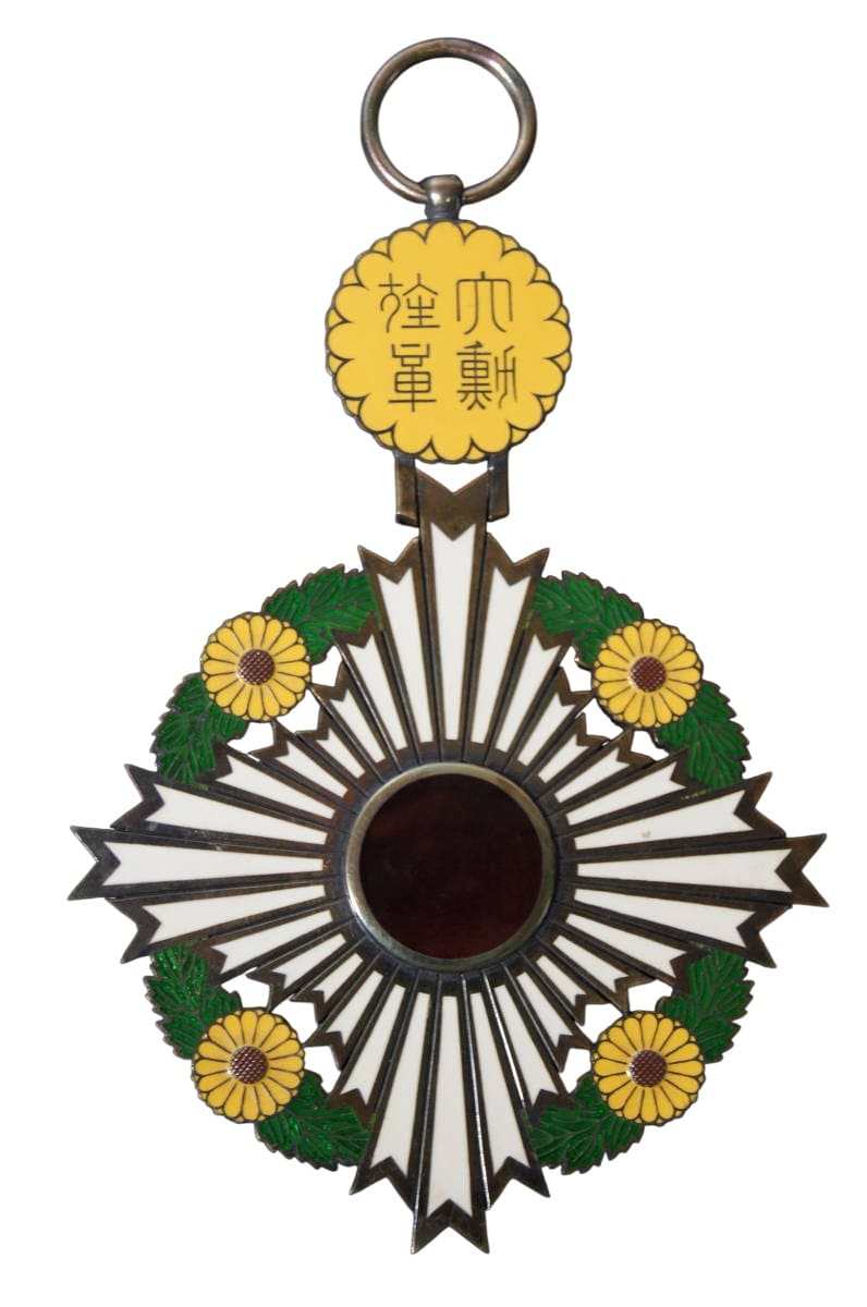 Order of the  Chrysanthemum from MeijiTaisho epoch.jpg