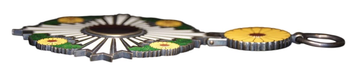 Order  of the Chrysanthemum from MeijiTaisho epoch.jpg