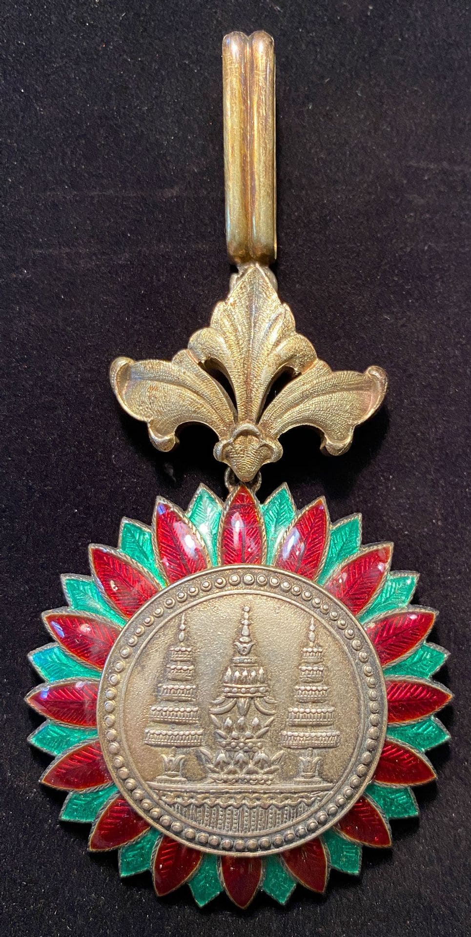 Order  of the Crown of Thailand of 1st type.jpg