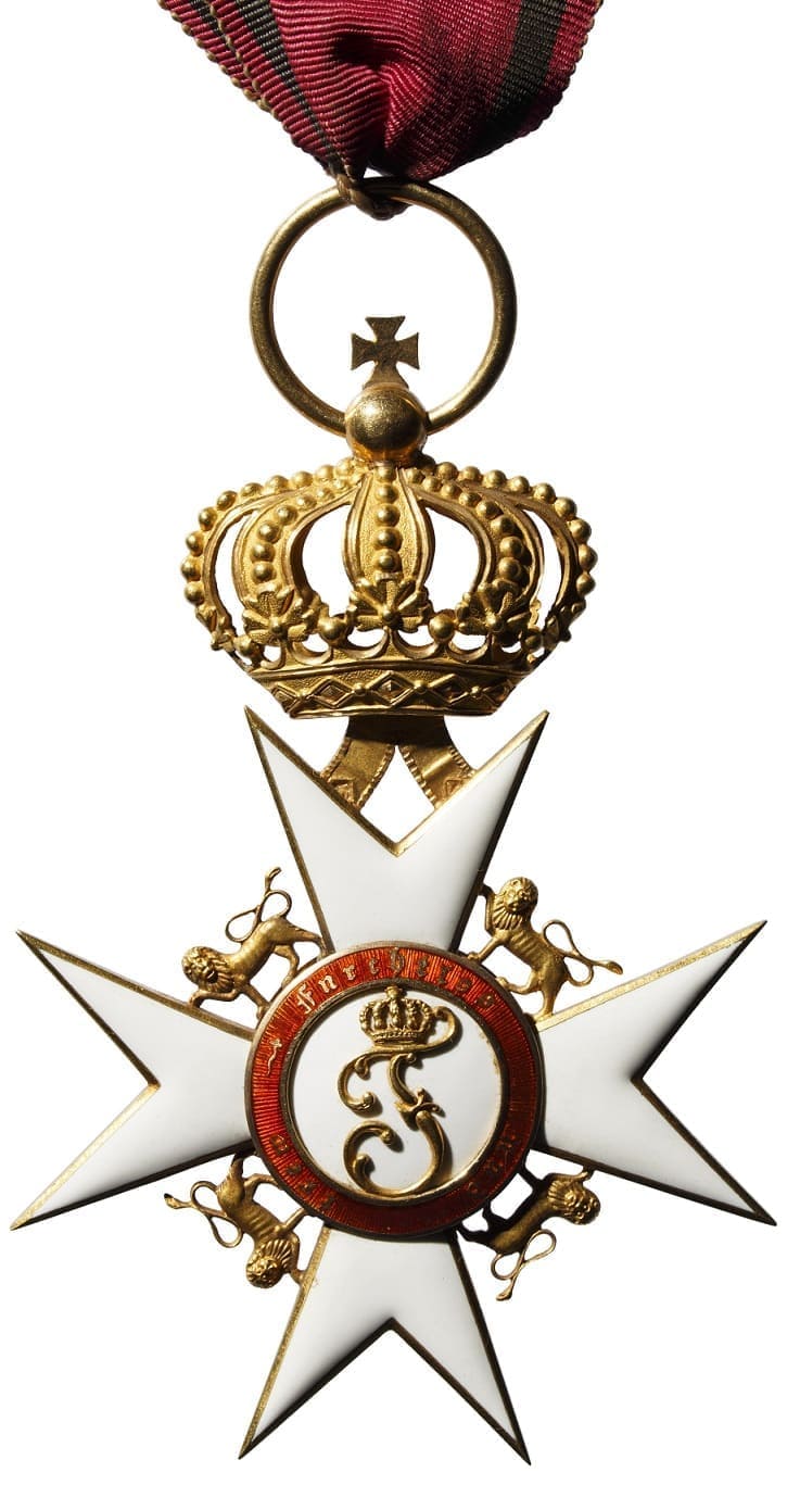 Order of the Crown (Württemberg) Commander's Cross Height 8.8 cm.jpg