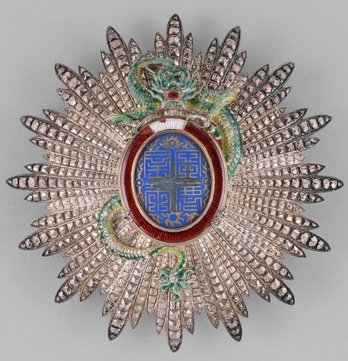 Order of the Dragon of Annam breast star made by Chobillion.jpg