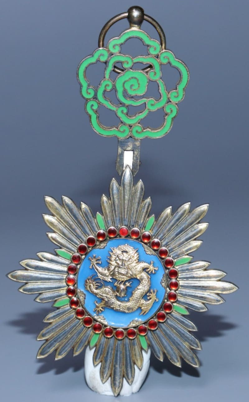 Order of the Illustrious Dragon badge.jpg