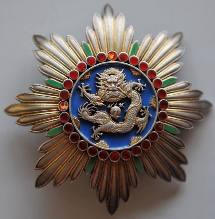 Order of the Illustrious Dragon Breast Star.jpg