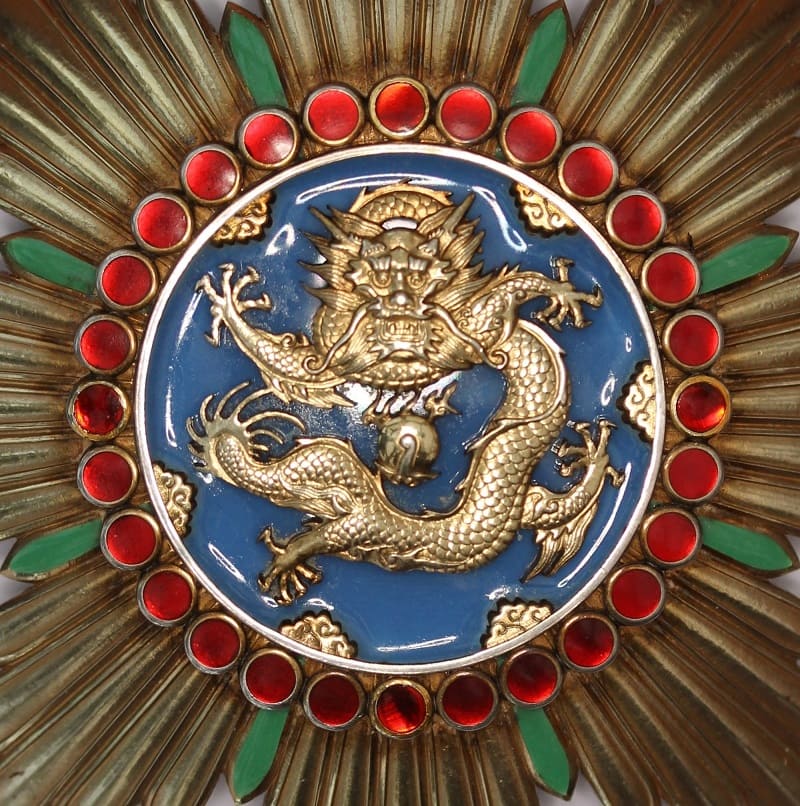 Order of the  Illustrious Dragon Breast Star unmarked.jpg