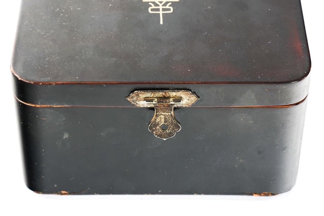 Order of the Illustrious Dragon case.jpg