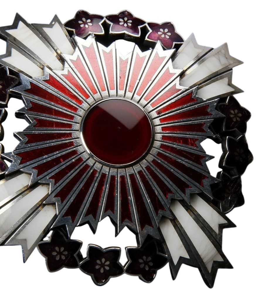 Order of the  Paulownia Flower breast star.jpg