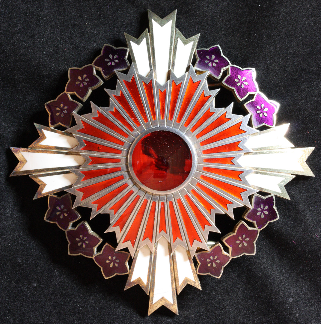 Order of the Paulownia Flowers marked ヒ.jpg