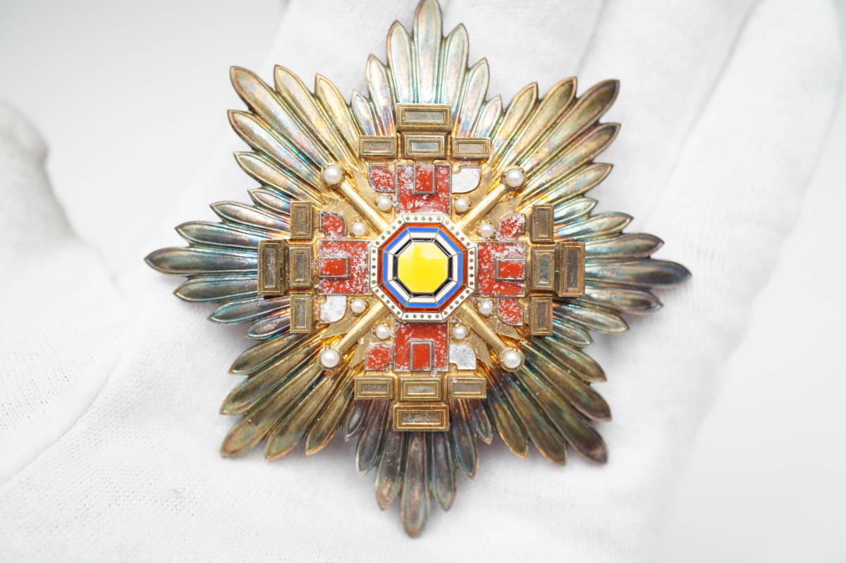 Order of the Pillars of the State.jpg