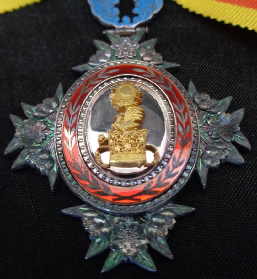 Order of the Precious Crown  marked M.jpg