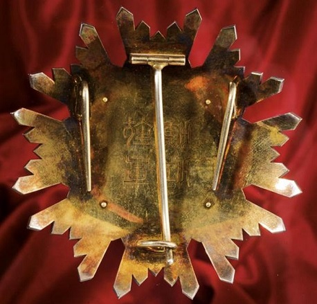 Order of the  Sacred Treasure in Cases for Foreigners.jpg
