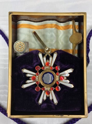 Order of the Sacred Treasure with mark ヒ.jpg