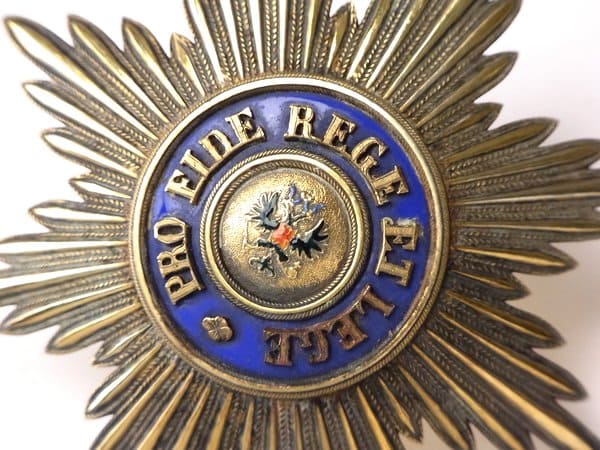 Order of White Eagle breast star  for Non-Christians made by Albert Keibel.jpg