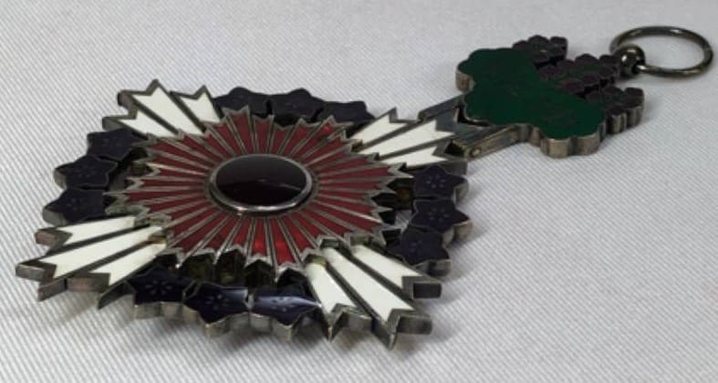 Order of_the_Paulownia  Flowers rosette.jpg