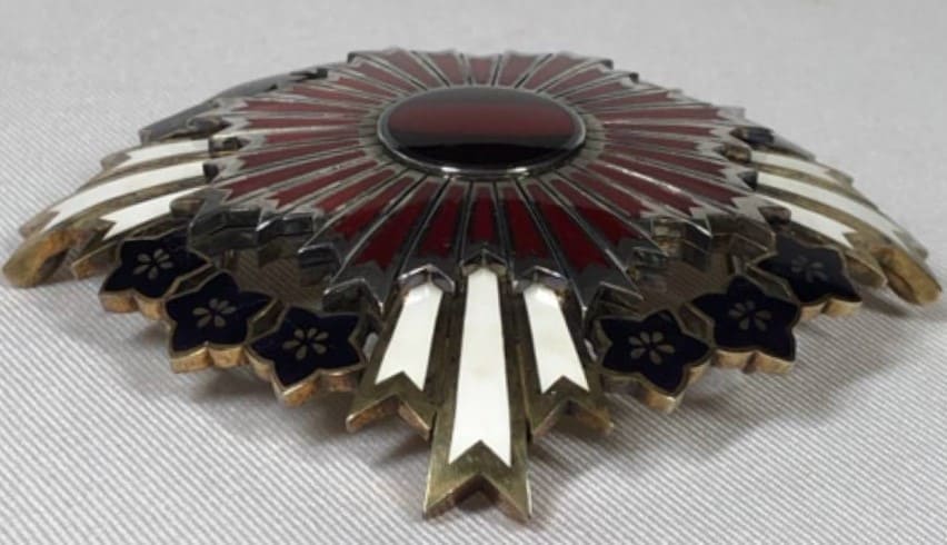 Order of_the_Paulownia Flowers_rosette.jpg