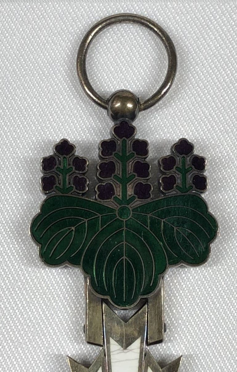 Order_of_the_Paulownia_Flowers.jpg