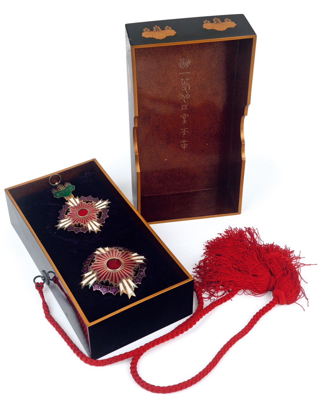 Orders of the Paulownia Flowers in cases for Foreigners and Royals.jpg