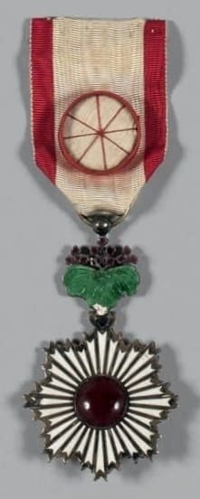 Ordre du Soleil Levant  fabrication française.jpg