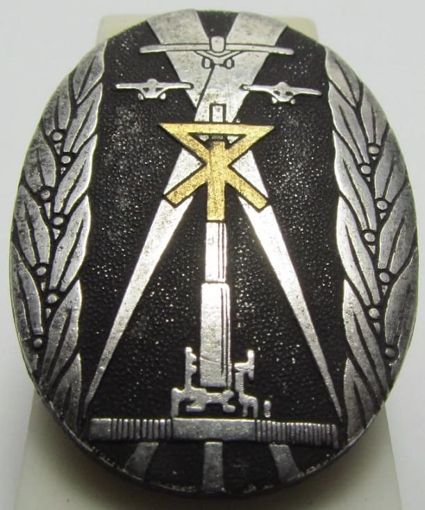 Osaka City Air Raid Defense Corps 1934 Kinki Air Defense Maneuvers Badge.jpg