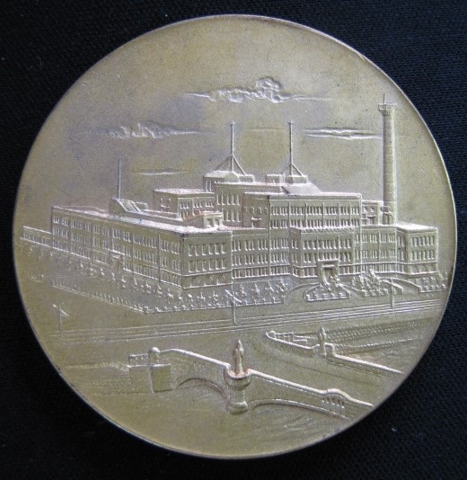 大阪医科大学 - Osaka Medical University Table Medal.jpg