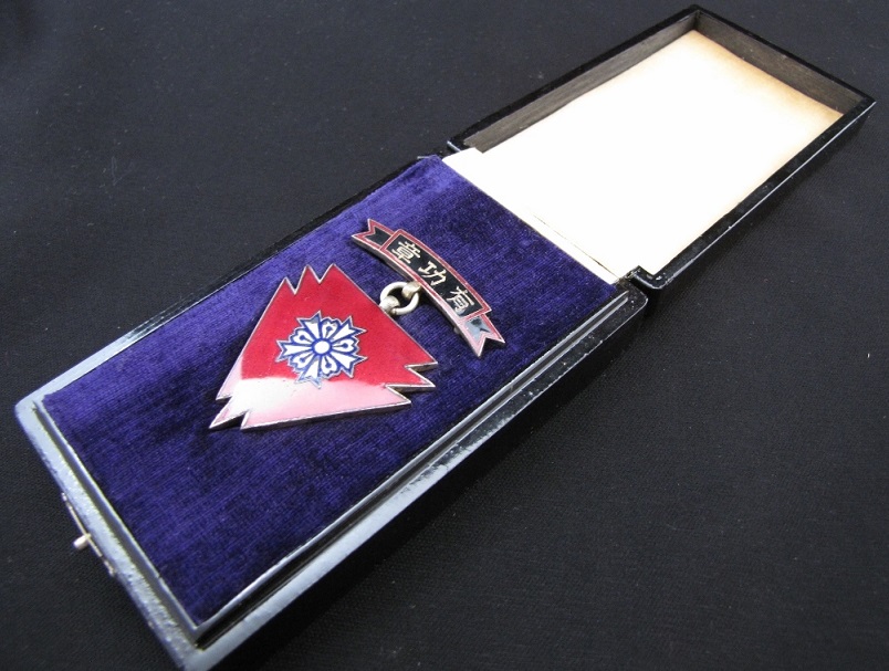 Osaka Prefecture Keibodan Merit  Badge 警防団大阪府有功章.jpg