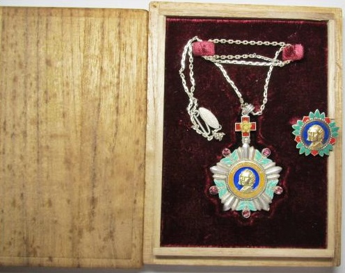 Osaka Prefecture  Nightingale Merit  Decoration ナイチンゲール大阪府功勞章.jpg