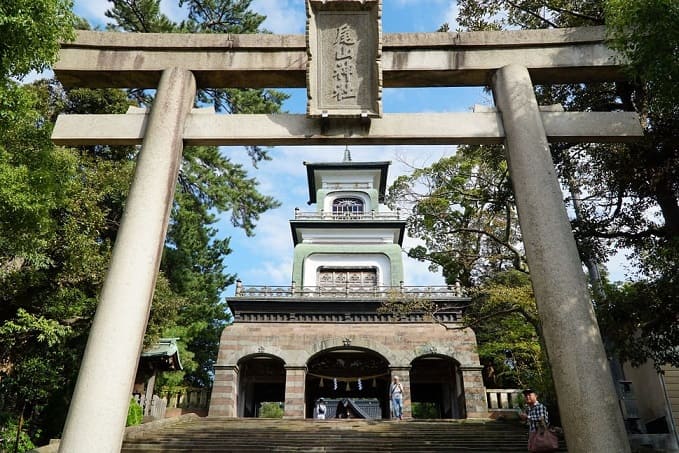 oyama-shrine-gate.jpg